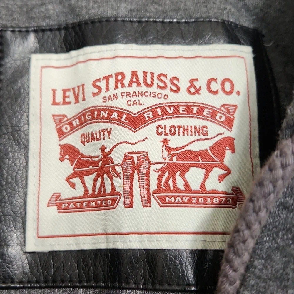 LEVI’S • Men's Faux Moto Leather Trucker Hoody with Sherpa Lining Size Medium